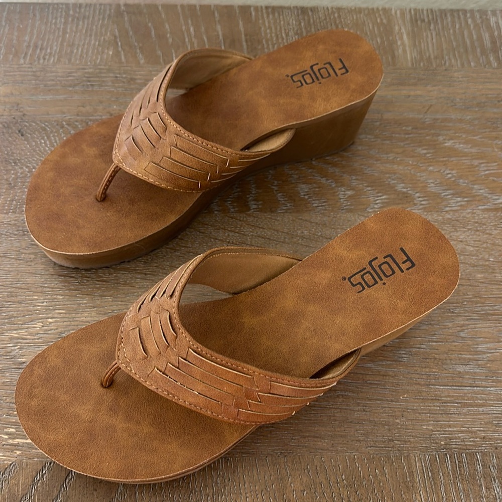 Great Condition Flojos Platform Sandals